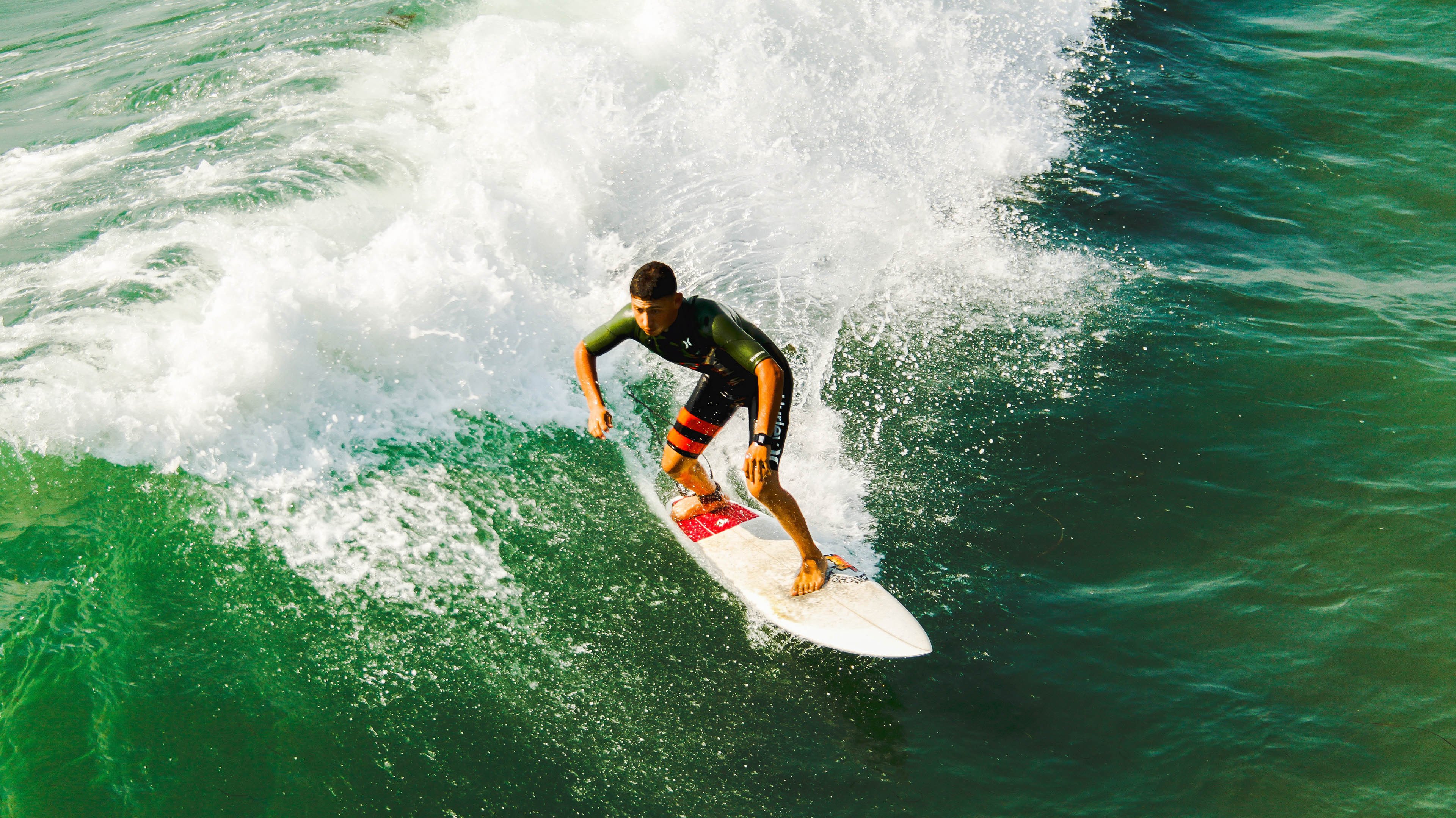 绝境淬火，新王登基—爱德华兹压力下的爆发如何重塑开拓者与黄蜂之战